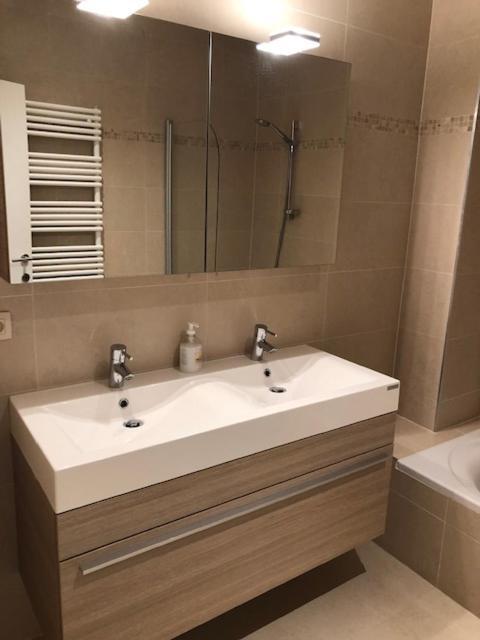 Vakantie Appartement Allure, Met Zuidgericht Tuintje Oostende Ngoại thất bức ảnh